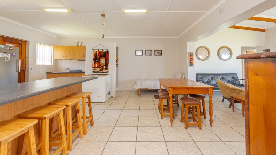 4 Bedroom Property for Sale in Struisbaai Western Cape
